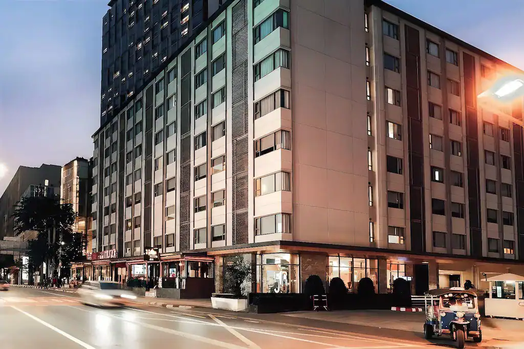 56 surawong hotel